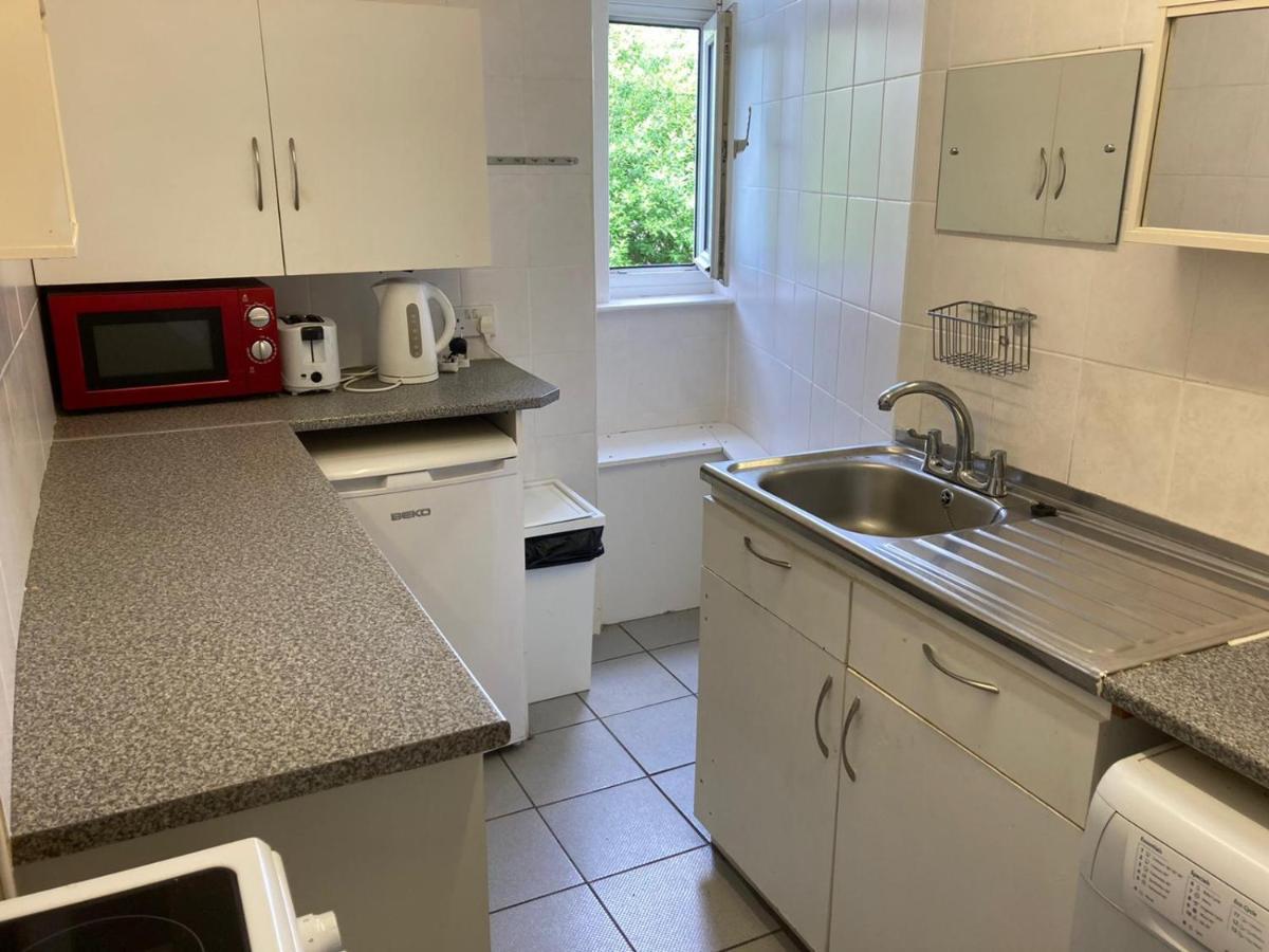 Victorian 3 Bedroom With Free Parking And Private Garden Appartement EDI